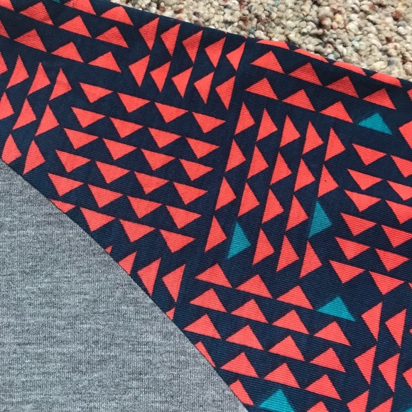NWT- LulaRoe Randy T-Shirt - Picture 4 of 7